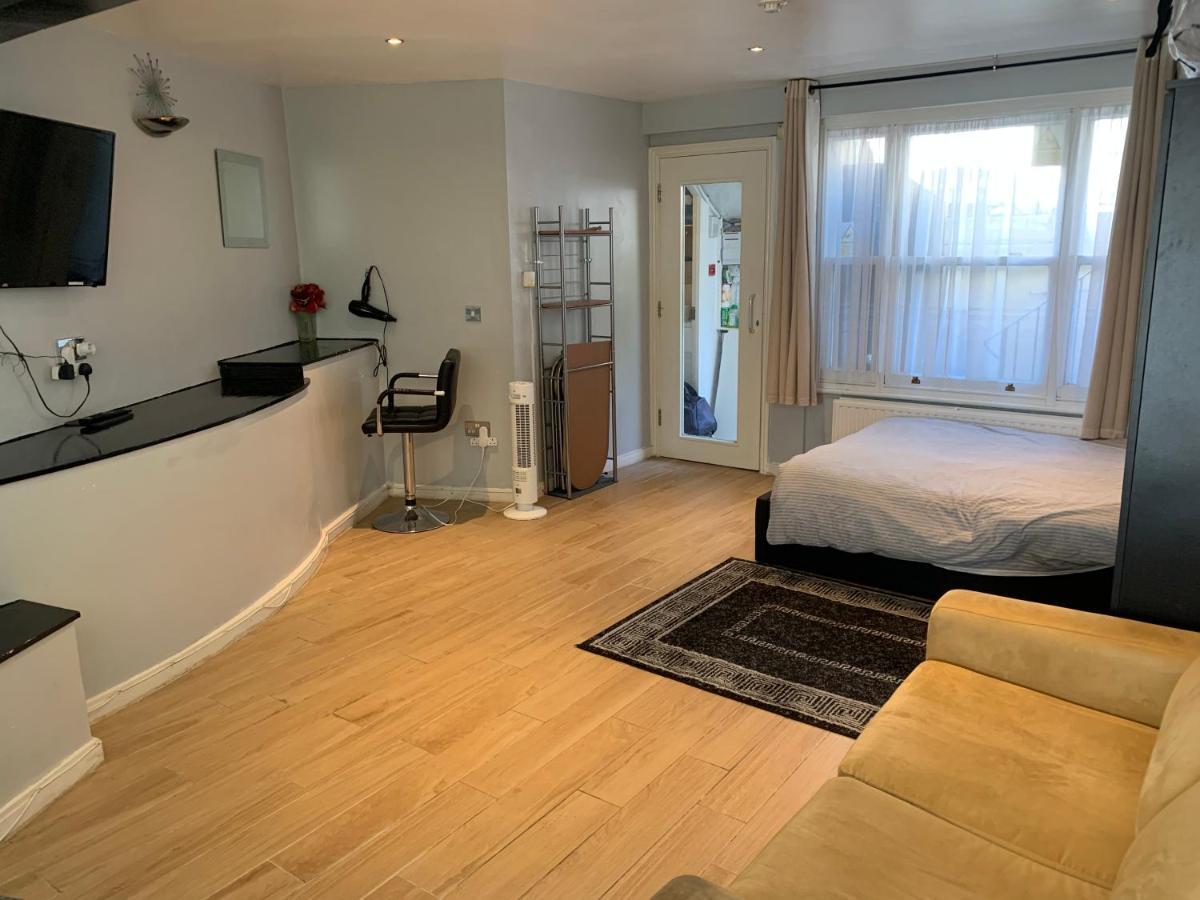 Studio Apartment - Entire Lower Ground Floor - Only 7 Mins Walk Kings Cross St Pancras Station Londres Exterior foto